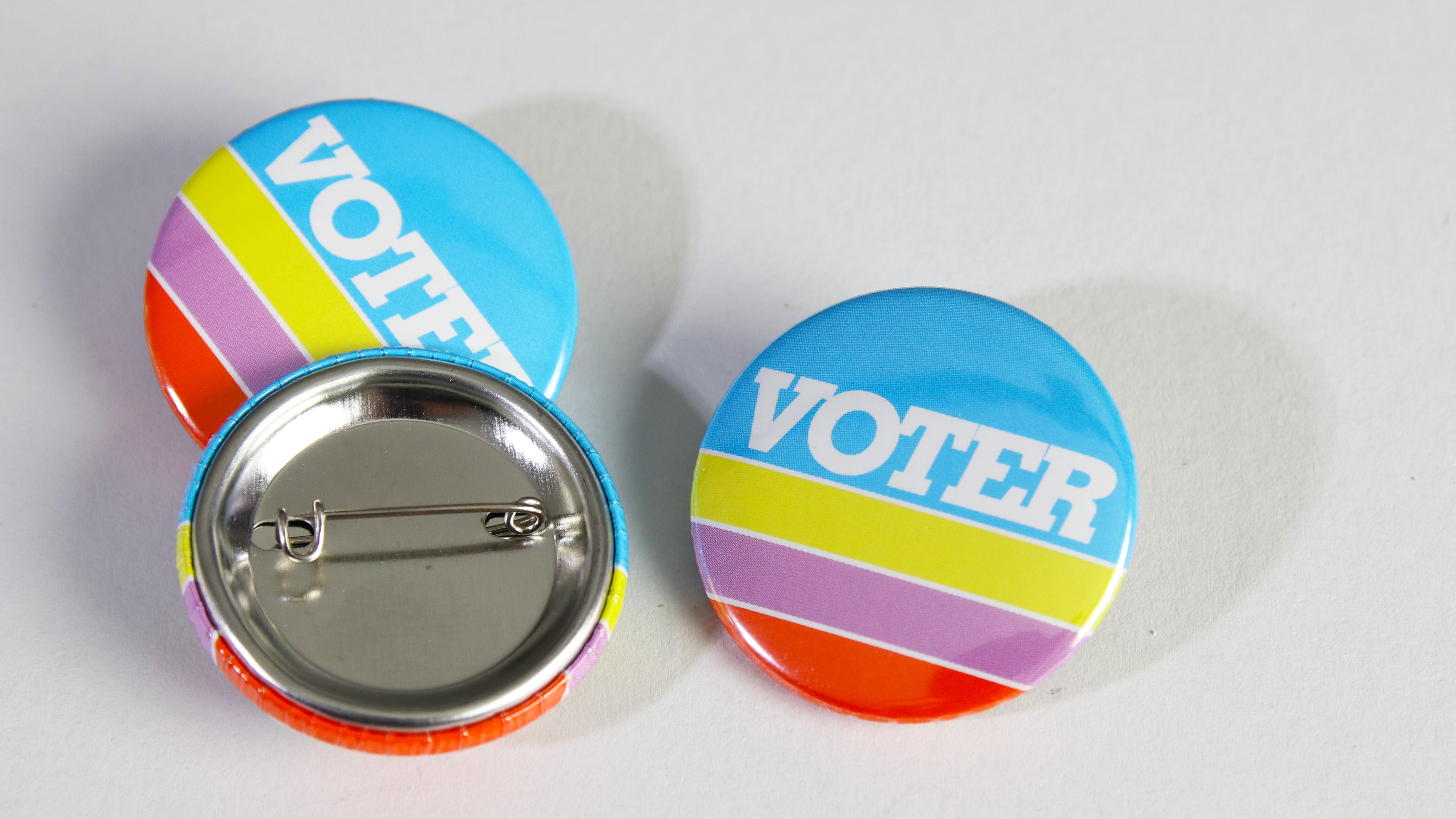 How to Make Campaign Buttons | Sticker it