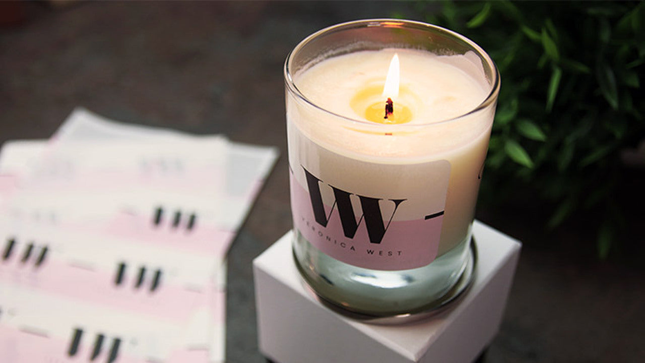 Candle labels with rounded corners applied to a candle