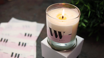 Candle labels with rounded corners applied to a candle